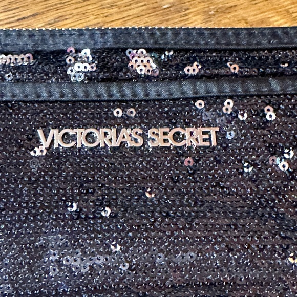 Victorias Secret Clutch Sequins All Over Black Spell Out Silver VS Logo Zip Top - Picture 2 of 7